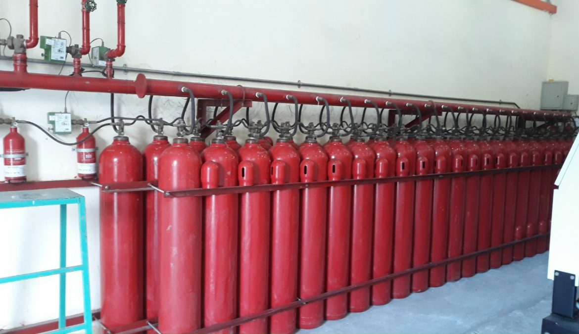 Khi CO2 cho binh chua chay